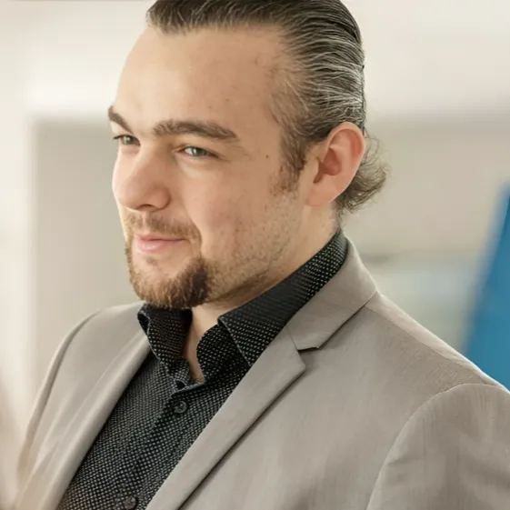 Specializat în Vânzări, Leadership, Marketing Digital, Management - Alex Apetrei